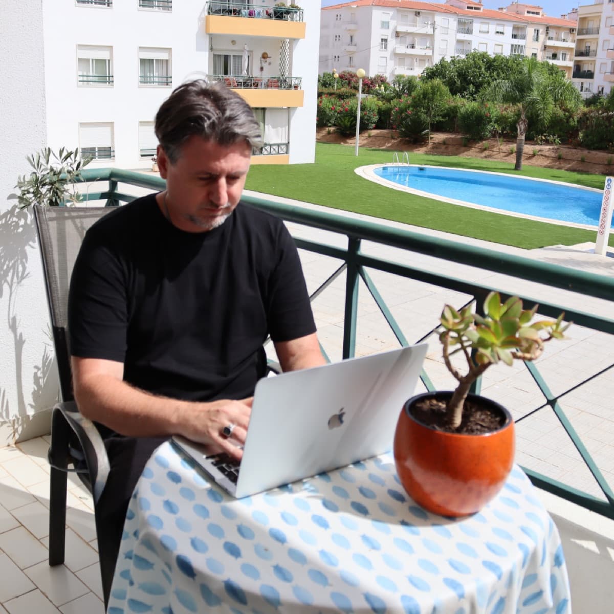 Simon Smith, founder of neometa, working on his laptop